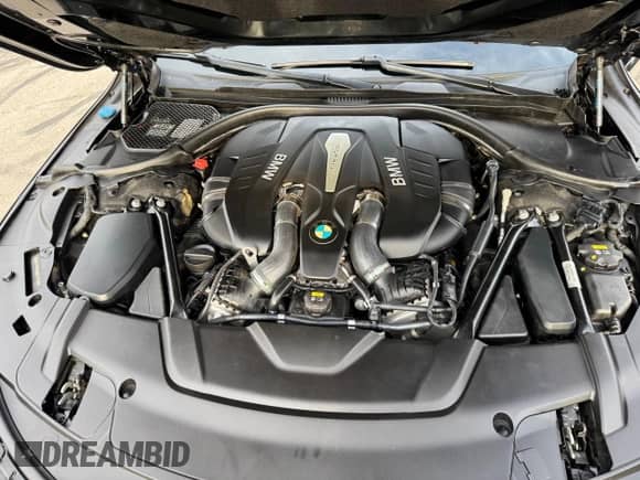 2017 BMW 7 Series ALPINA B7 xDrive с VIN WBA7F2C51HG421516, выставлен на аукционе Copart как лот 61215705 с пробегом 87 765 миль миль и Чистый • Clean title. История ставок и продаж доступна на DreamBid. Изображение 7.
