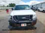 2005 Ford F-150 XL с VIN 1FTPF12575NB86948, выставлен на аукционе Copart как лот 65038965 с пробегом 237 277 миль миль и Списание • Salvage title. История ставок и продаж доступна на DreamBid. Изображение 5.