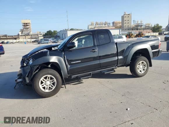 2015 Toyota Tacoma PreRunner z VIN 5TFTX4GNXFX049059, wystawiony jako Copart lot #66195825 z przebiegiem 121 411 mil mil oraz Szkoda całkowita • Salvage title. Historia ofert i sprzedaży dostępna na DreamBid. Obrazek 1.
