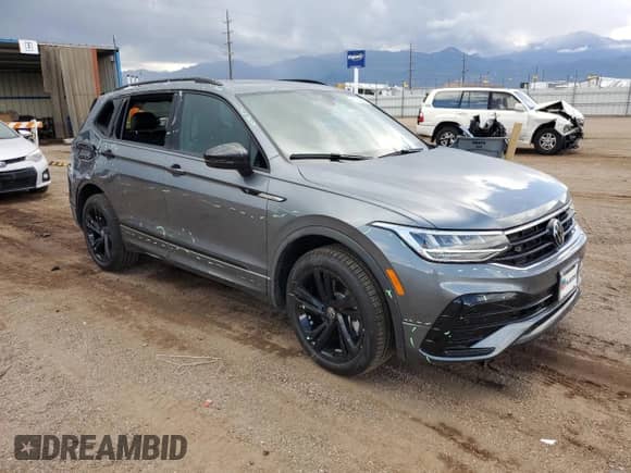 2024 Volkswagen Tiguan SE R-Line Black с VIN 3VV8B7AX5RM207822, выставлен на аукционе Copart как лот 81220665 с пробегом 2 973 миль миль и Списание • Salvage title. История ставок и продаж доступна на DreamBid. Изображение 4.