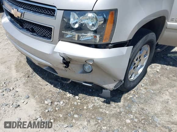 2009 Chevrolet Suburban 2LT z VIN 1GNFK26319J109681, wystawiony jako IAAI lot #42288393 z przebiegiem 250 381 mil mil oraz . Historia ofert i sprzedaży dostępna na DreamBid. Obrazek 6.