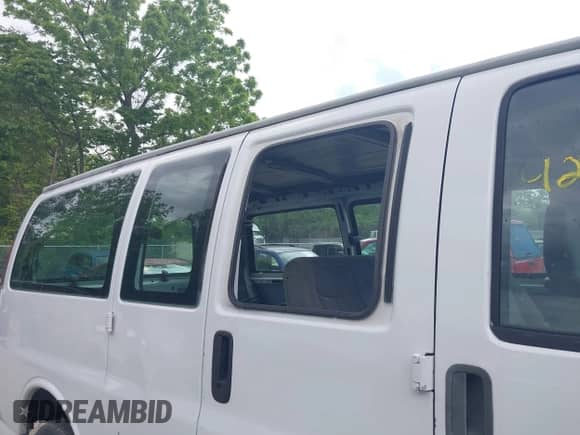 2001 Chevrolet Express с VIN 1GAGG25R911227950, выставлен на аукционе IAAI как лот 42331547 с пробегом 101 695 миль миль и . История ставок и продаж доступна на DreamBid. Изображение 6.