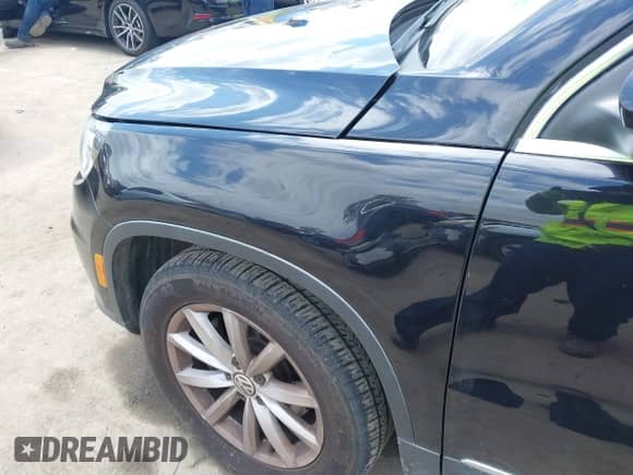 2017 Volkswagen Tiguan Wolfsburg Edition с VIN WVGRV7AX2HK005905, выставлен на аукционе IAAI как лот 42053590 с пробегом 94 864 миль миль и . История ставок и продаж доступна на DreamBid. Изображение 18.