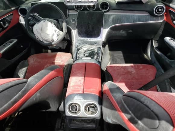 2024 Mercedes-Benz C 300 z VIN W1KAF4GB8RR226237, wystawiony jako Copart lot #67365155 z przebiegiem Nie podano mil oraz Nie do naprawy • Non repairable. Historia ofert i sprzedaży dostępna na DreamBid. Obrazek 8.