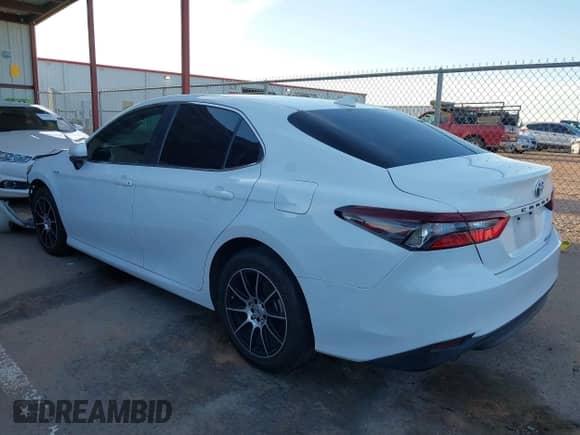 2021 Toyota Camry Hybrid LE with VIN 4T1C31AK3MU560440, listed as a IAAI auction lot 43202632 with 65,038 mi miles and . Bid and sale history available at DreamBid. Image 3.