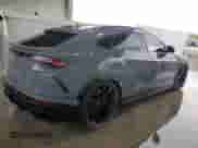 2022 Lamborghini Urus with VIN ZPBUA1ZL8NLA16768, listed as a Copart auction lot 40152294 with 10,595 mi miles and Clean title. Bid and sale history available at DreamBid. Image 3.