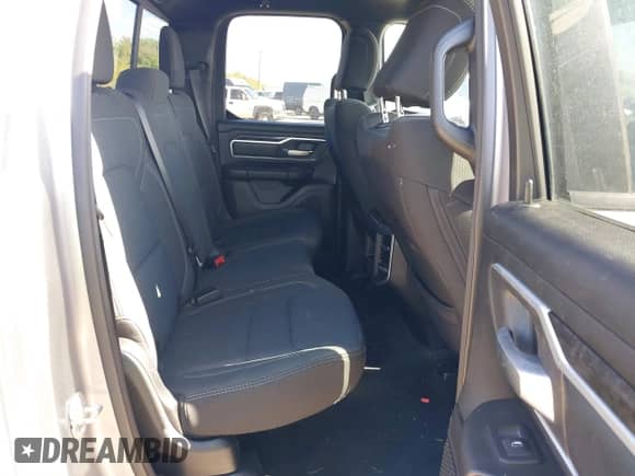 2022 Ram 1500 Big Horn z VIN 1C6RREBG3NN173629, wystawiony jako IAAI lot #40765434 z przebiegiem 57 662 mil mil oraz . Historia ofert i sprzedaży dostępna na DreamBid. Obrazek 8.