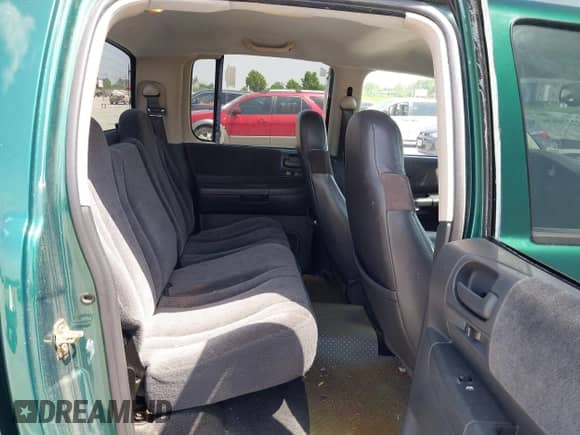 2003 Dodge Dakota SLT with VIN 1D7HG48NX3S278974, listed as a IAAI auction lot 42236636 with 105,211 mi miles and . Bid and sale history available at DreamBid. Image 8.