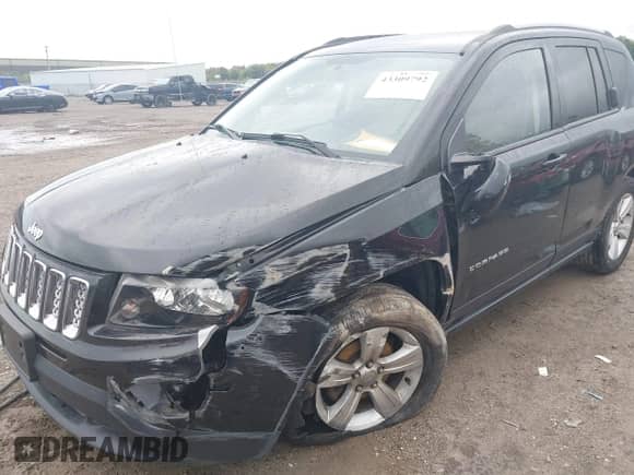 2015 Jeep Compass Latitude with VIN 1C4NJCEB6FD418613, listed as a IAAI auction lot 43309792 with 113,088 mi miles and . Bid and sale history available at DreamBid. Image 6.