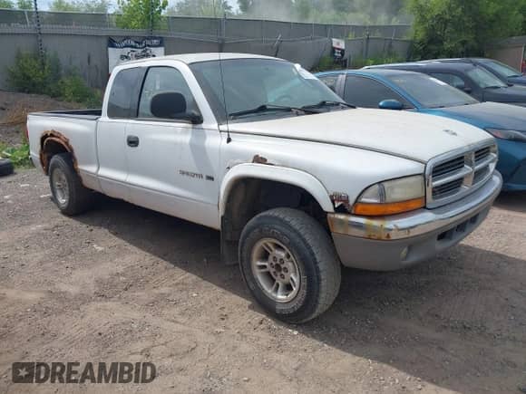 2000 Dodge Dakota Sport z VIN 1B7GG22N1YS522098, wystawiony jako IAAI lot #42690974 z przebiegiem 197 815 mil mil oraz . Historia ofert i sprzedaży dostępna na DreamBid. Obrazek 1.