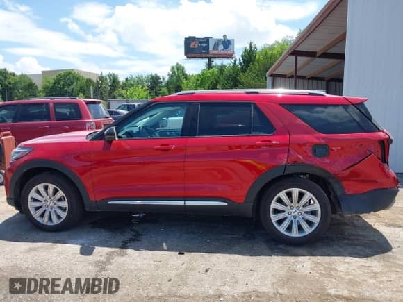2025 Ford Explorer Platinum with VIN 1FMUK8HH1SGA67829, listed as a IAAI auction lot 42559654 with 7,240 mi miles and . Bid and sale history available at DreamBid. Image 15.