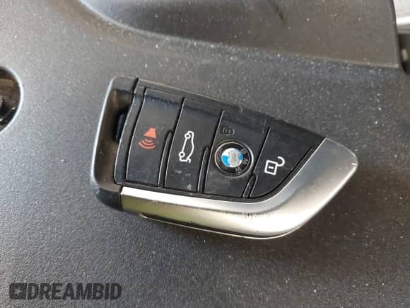 2022 BMW 5 Series 530i xDrive z VIN WBA13BJ05NWX75627, wystawiony jako IAAI lot #41650117 z przebiegiem 57 837 mil mil oraz . Historia ofert i sprzedaży dostępna na DreamBid. Obrazek 11.