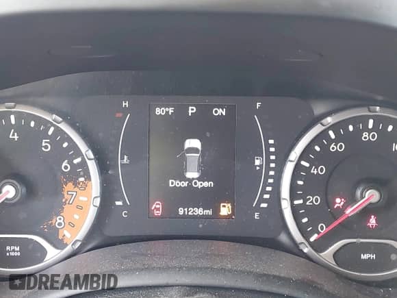2018 Jeep Renegade Latitude with VIN ZACCJABB4JPH27118, listed as a IAAI auction lot 43283714 with 91,236 mi miles and . Bid and sale history available at DreamBid. Image 15.