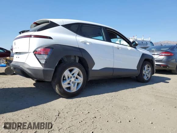 2025 Hyundai Kona SE с VIN KM8HA3AB8SU268321, выставлен на аукционе Copart как лот 69278575 с пробегом 7 257 миль миль и Списание • Salvage title. История ставок и продаж доступна на DreamBid. Изображение 3.