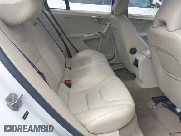 2015 Volvo S60 T5 Premier с VIN YV1612TB8F1317893, выставлен на аукционе IAAI как лот 42310908 с пробегом 150 924 миль миль и . История ставок и продаж доступна на DreamBid. Изображение 8.