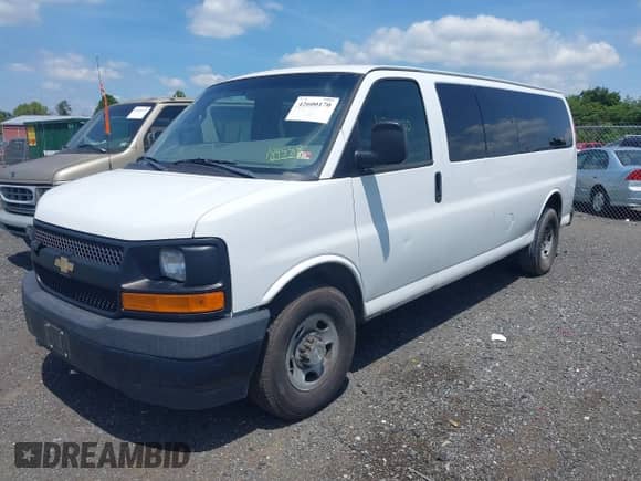 2017 Chevrolet Express Passenger LS с VIN 1GAZGNFF9H1184588, выставлен на аукционе IAAI как лот 42600170 с пробегом 430 992 миль миль и . История ставок и продаж доступна на DreamBid. Изображение 17.