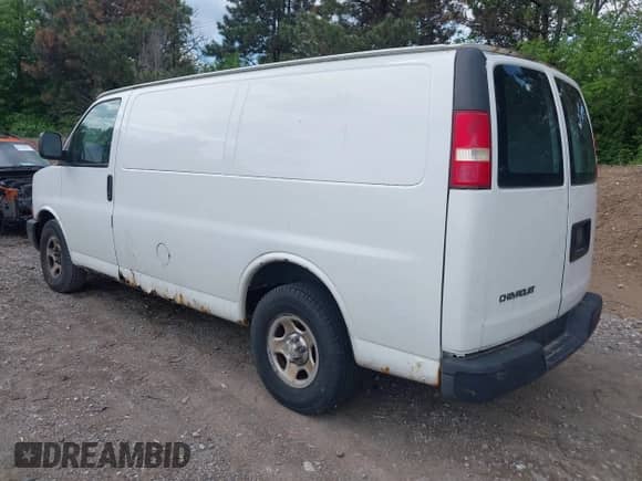 2005 Chevrolet Express Cargo z VIN 1GCFG15X951101878, wystawiony jako IAAI lot #42218005 z przebiegiem 374 603 mil mil oraz . Historia ofert i sprzedaży dostępna na DreamBid. Obrazek 3.