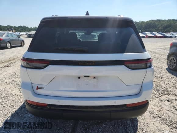 2024 Jeep Grand Cherokee Altitude z VIN 1C4RJGAG5RC261080, wystawiony jako Copart lot #70548745 z przebiegiem 4 769 mil mil oraz Szkoda całkowita • Salvage title. Historia ofert i sprzedaży dostępna na DreamBid. Obrazek 6.