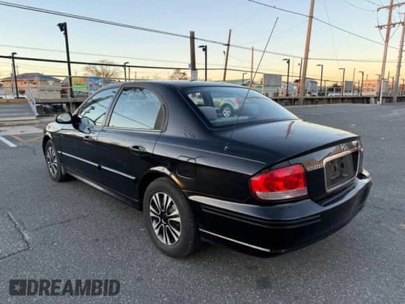 2004 Hyundai Sonata z VIN KMHWF25H94A000139, wystawiony jako Copart lot #84455464 z przebiegiem 129 267 mil mil oraz Czysty tytuł • Clean title. Historia ofert i sprzedaży dostępna na DreamBid. Obrazek 3.