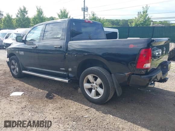2013 Ram 1500 Express z VIN 1C6RR7KT5DS561177, wystawiony jako IAAI lot #42719713 z przebiegiem 138 986 mil mil oraz . Historia ofert i sprzedaży dostępna na DreamBid. Obrazek 3.
