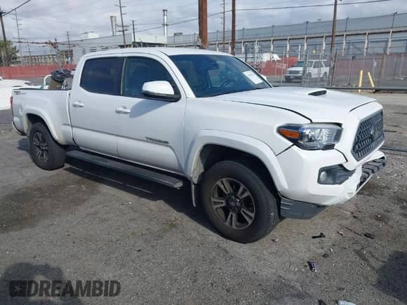 2018 Toyota Tacoma SR5 с VIN 3TMBZ5DN7JM016650, выставлен на аукционе IAAI как лот 41903835 с пробегом 105 123 миль миль и . История ставок и продаж доступна на DreamBid. Изображение 1.