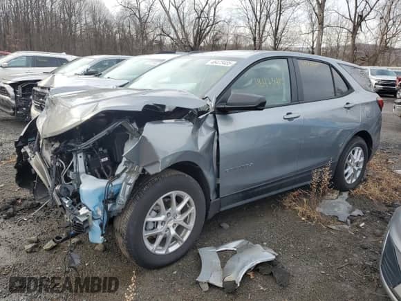 2024 Chevrolet Equinox LS z VIN 3GNAX5EG7RL336903, wystawiony jako Copart lot #46473485 z przebiegiem 1 571 mil mil oraz Szkoda całkowita • Salvage title. Historia ofert i sprzedaży dostępna na DreamBid. Obrazek 1.