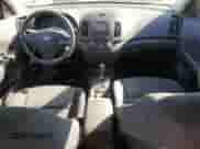 2011 Hyundai Elantra GLS z VIN KMHDB8AE7BU110829, wystawiony jako Copart lot #86798385 z przebiegiem 183 089 mil mil oraz Czysty tytuł • Clean title. Historia ofert i sprzedaży dostępna na DreamBid. Obrazek 8.