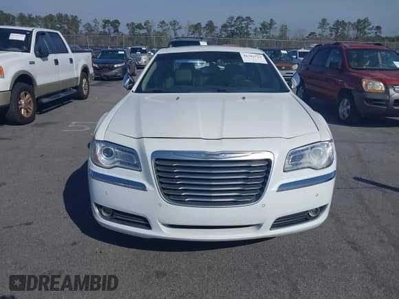 2013 Chrysler 300 Luxury Series с VIN 2C3CCASGXDH573689, выставлен на аукционе IAAI как лот 41782712 с пробегом 204 746 миль миль и . История ставок и продаж доступна на DreamBid. Изображение 13.