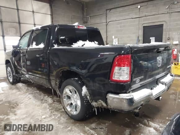 2020 Ram 1500 Big Horn z VIN 1C6SRFFT4LN195893, wystawiony jako IAAI lot #41606868 z przebiegiem 24 816 mil mil oraz . Historia ofert i sprzedaży dostępna na DreamBid. Obrazek 3.