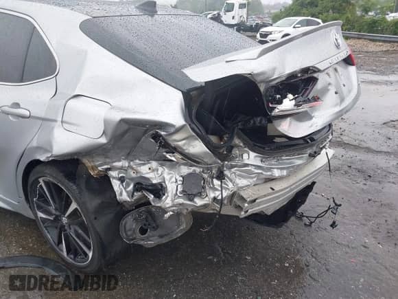 2018 Toyota Camry XSE with VIN 4T1BZ1HK8JU013871, listed as a IAAI auction lot 42603289 with 70,522 mi miles and . Bid and sale history available at DreamBid. Image 6.