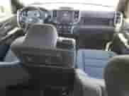 2021 Ram 1500 Big Horn z VIN 1C6SRFMT0MN619204, wystawiony jako Copart lot #67558905 z przebiegiem 111 891 mil mil oraz Szkoda całkowita • Salvage title. Historia ofert i sprzedaży dostępna na DreamBid. Obrazek 8.