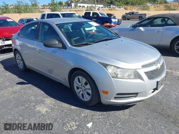 2013 Chevrolet Cruze LS с VIN 1G1PB5SG8D7173089, выставлен на аукционе IAAI как лот 43526490 с пробегом 211 251 миль миль и . История ставок и продаж доступна на DreamBid. Изображение 1.