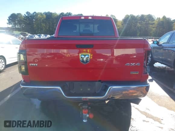 2018 Ram 1500 Big Horn z VIN 1C6RR7GG7JS319627, wystawiony jako IAAI lot #43441226 z przebiegiem 200 425 mil mil oraz . Historia ofert i sprzedaży dostępna na DreamBid. Obrazek 17.