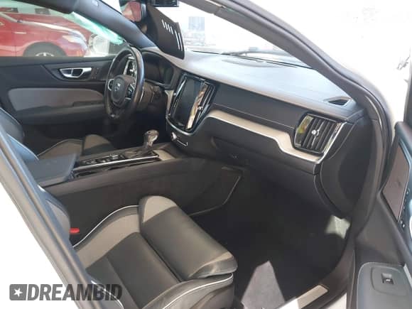 2020 Volvo S60 R-Design с VIN 7JR102FM8LG073060, выставлен на аукционе IAAI как лот 43311572 с пробегом 119 631 миль миль и . История ставок и продаж доступна на DreamBid. Изображение 5.