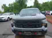 2024 Chevrolet Silverado 1500 Custom Trail Boss z VIN 3GCPDCEK2RG197468, wystawiony jako IAAI lot #42285969 z przebiegiem Nie podano mil oraz . Historia ofert i sprzedaży dostępna na DreamBid. Obrazek 12.