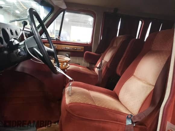 1985 Chevrolet Chevy Van с VIN 2GBEG25HXF4135062, выставлен на аукционе Copart как лот 72788474 с пробегом 463 869 миль миль и Списание • Salvage title. История ставок и продаж доступна на DreamBid. Изображение 7.