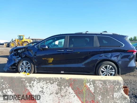 2025 Toyota Sienna Limited с VIN 5TDZSKFC1SS172228, выставлен на аукционе IAAI как лот 42951101 с пробегом 10 641 миль миль и . История ставок и продаж доступна на DreamBid. Изображение 14.