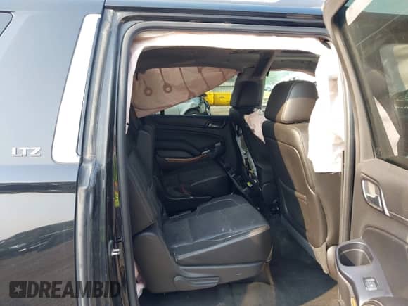 2015 Chevrolet Suburban LTZ z VIN 1GNSKKKC5FR155127, wystawiony jako IAAI lot #42868596 z przebiegiem Nie podano mil oraz . Historia ofert i sprzedaży dostępna na DreamBid. Obrazek 8.