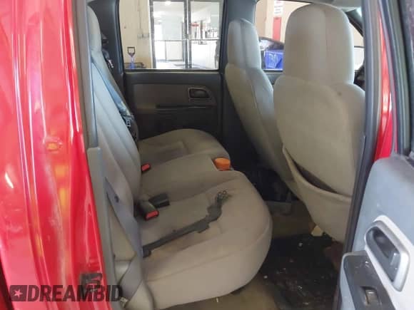 2005 Chevrolet Colorado 1SB LS Z85 z VIN 1GCCS136358152988, wystawiony jako IAAI lot #42313836 z przebiegiem 246 815 mil mil oraz . Historia ofert i sprzedaży dostępna na DreamBid. Obrazek 8.