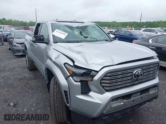 2024 Toyota Tacoma SR5 z VIN 3TMLB5JN3RM061237, wystawiony jako IAAI lot #42166090 z przebiegiem 178 mil mil oraz . Historia ofert i sprzedaży dostępna na DreamBid. Obrazek 6.