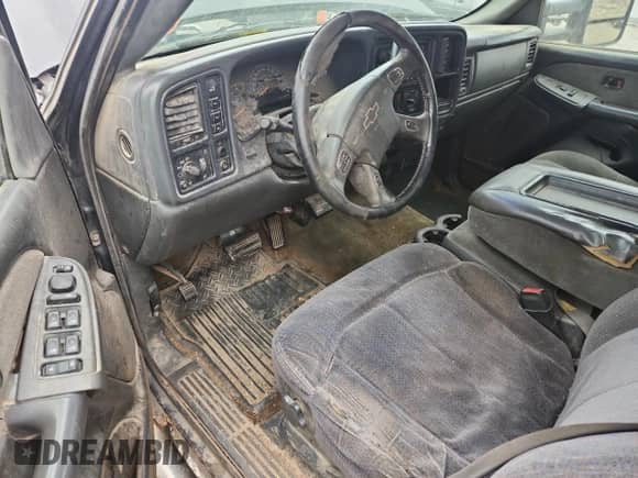 2003 Chevrolet Silverado 2500HD LS с VIN 1GCHK23183F208335, выставлен на аукционе Copart как лот 80215095 с пробегом 304 088 миль миль и Чистый • Clean title. История ставок и продаж доступна на DreamBid. Изображение 8.