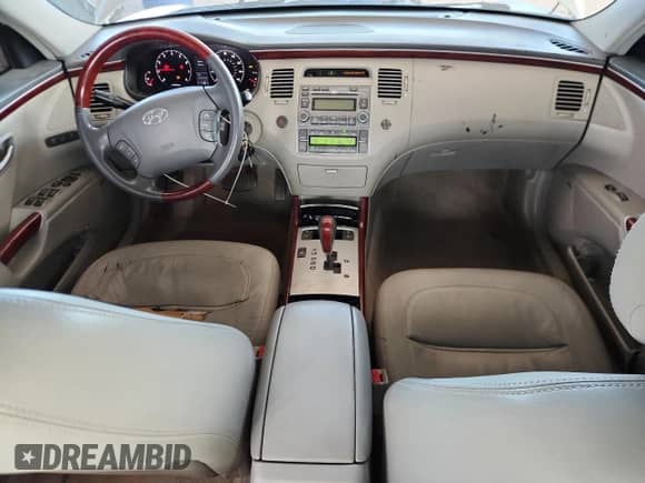 2008 Hyundai Azera Limited z VIN KMHFC46F88A265612, wystawiony jako Copart lot #82269515 z przebiegiem 174 801 mil mil oraz Szkoda całkowita • Salvage title. Historia ofert i sprzedaży dostępna na DreamBid. Obrazek 8.