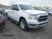 2024 Ram 1500 Big Horn z VIN 1C6SRFFT6RN115065, wystawiony jako IAAI lot #41997639 z przebiegiem 15 453 mil mil oraz . Historia ofert i sprzedaży dostępna na DreamBid. Obrazek 1.