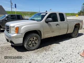 2008 GMC Sierra 1500 SLE2 z VIN 1GTEK19J38Z126068, wystawiony jako Copart lot #57251015 z przebiegiem 296 959 mil mil oraz Czysty tytuł • Clean title. Historia ofert i sprzedaży dostępna na DreamBid. Obrazek 1.