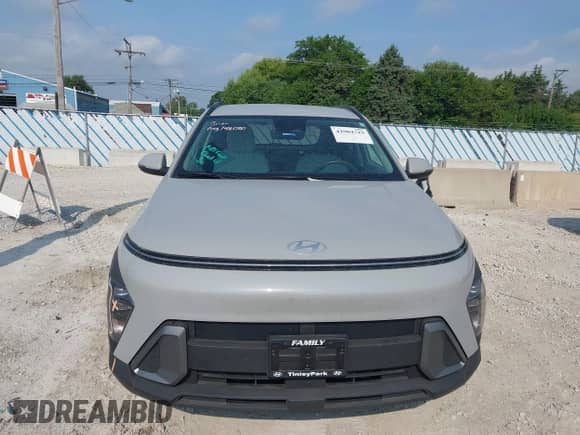 2024 Hyundai Kona SEL с VIN KM8HBCAB1RU096124, выставлен на аукционе IAAI как лот 42904719 с пробегом 26 550 миль миль и . История ставок и продаж доступна на DreamBid. Изображение 13.