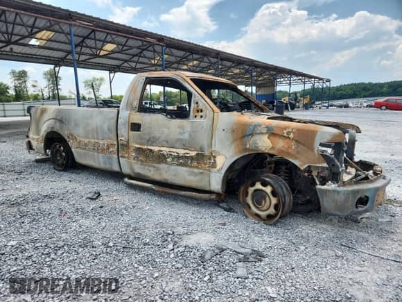 2014 Ford F-150 XL z VIN 1FTPF1CT8EKE92667, wystawiony jako Copart lot #63084125 z przebiegiem Nie podano mil oraz Nie do naprawy • Non repairable. Historia ofert i sprzedaży dostępna na DreamBid. Obrazek 4.