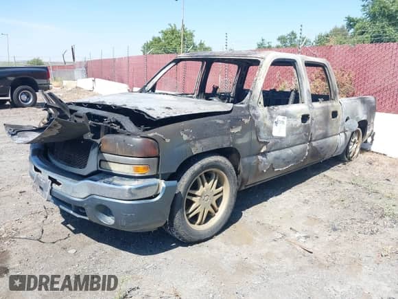 2006 GMC Sierra 1500 SL z VIN 2GTEC13V461343983, wystawiony jako IAAI lot #42374701 z przebiegiem Nie podano mil oraz . Historia ofert i sprzedaży dostępna na DreamBid. Obrazek 2.