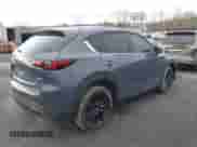2022 Mazda CX-5 S Carbon Edition z VIN JM3KFBCM9N1538707, wystawiony jako IAAI lot #42026877 z przebiegiem 36 077 mil mil oraz . Historia ofert i sprzedaży dostępna na DreamBid. Obrazek 4.