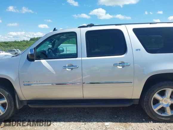 2014 Chevrolet Suburban LTZ с VIN 1GNSKKE7XER140250, выставлен на аукционе IAAI как лот 42171920 с пробегом 247 164 миль миль и . История ставок и продаж доступна на DreamBid. Изображение 14.