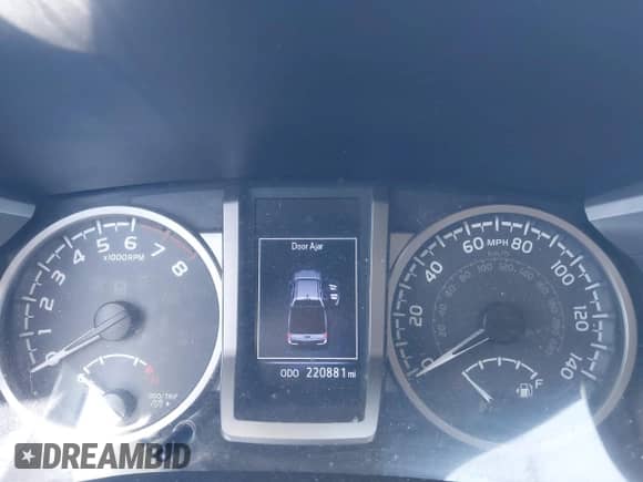 2017 Toyota Tacoma SR5 z VIN 3TMCZ5AN9HM105459, wystawiony jako IAAI lot #43321840 z przebiegiem 220 881 mil mil oraz . Historia ofert i sprzedaży dostępna na DreamBid. Obrazek 5.